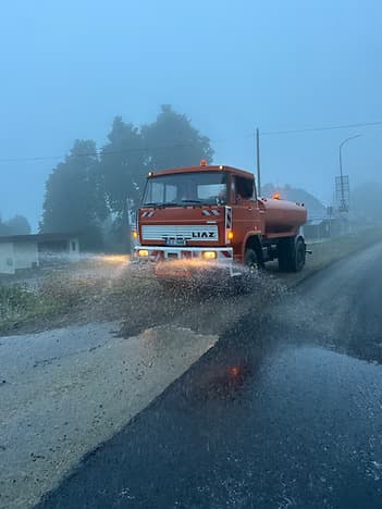Kropicí vůz Praha – vodní servis pro stavby