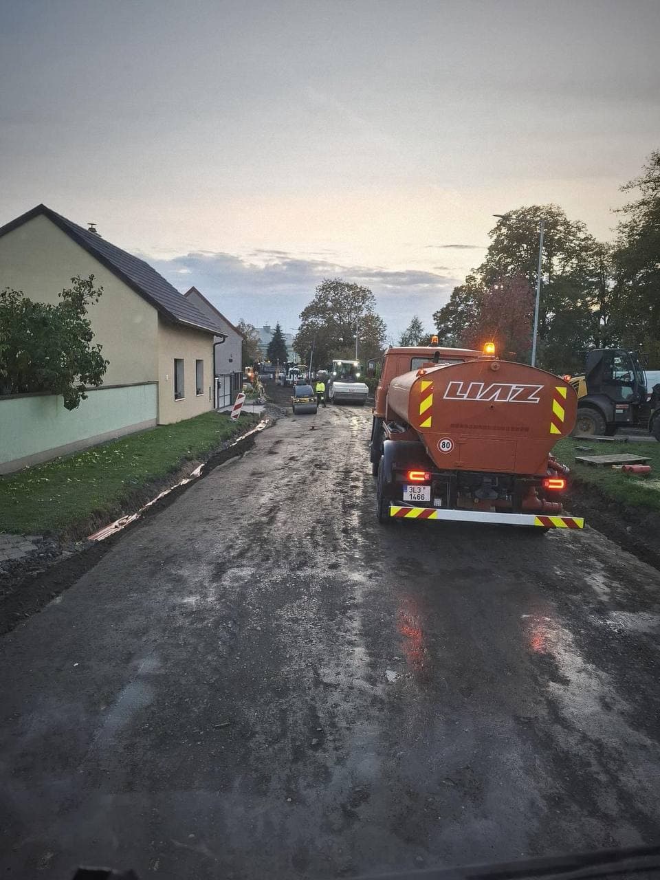 Kropení při rekonstrukci místní komunikace